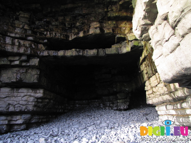 SX25211 Cave with shelf in cliffs